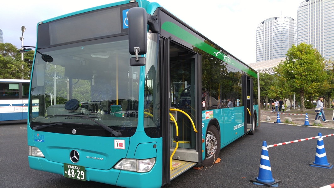 京成バスの新連節バス