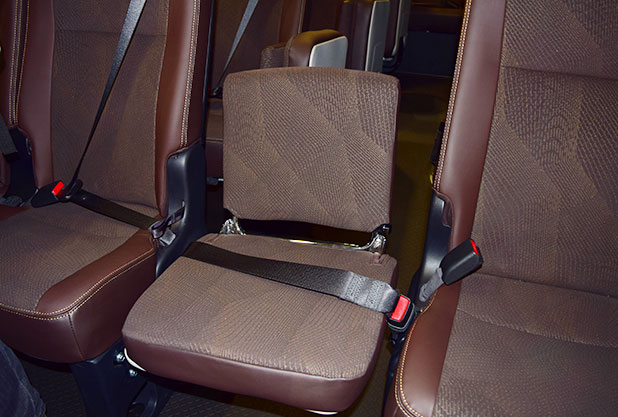 トヨタコースターの補助席シートベルト