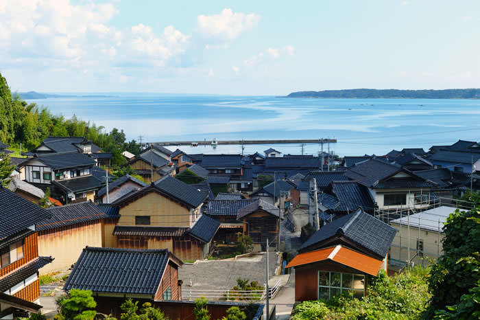 「黒い瓦屋根」のある風景