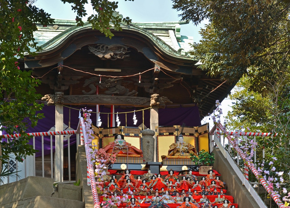 愛宕神社の参道・階段を使った「大雛段飾り」