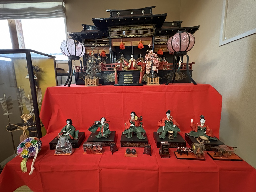 鈴木酒造酒蔵資料館のひな人形