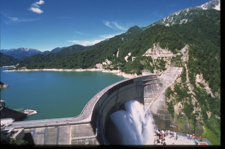 2011年黒部ダム観光放水がスタート！
