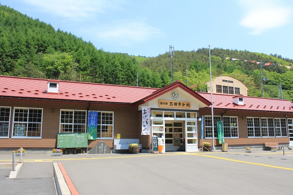 岩手県「道の駅　三田貝分校」