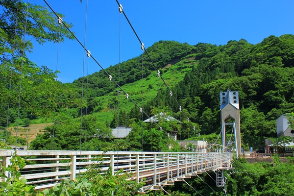 山形県　道の駅月山の吊橋