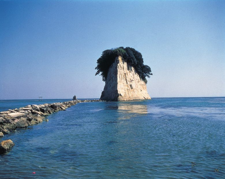 見附島