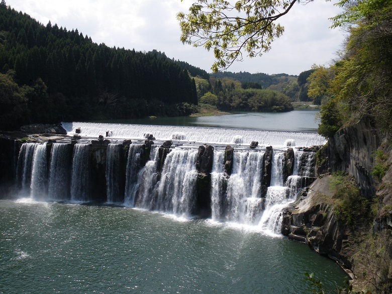 沈堕(ちんだ)の滝