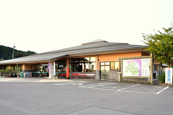 大分県「道の駅　原尻の滝」