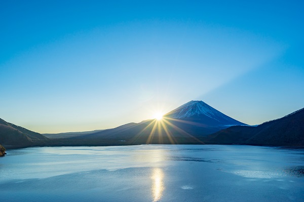 山梨県「本栖湖」