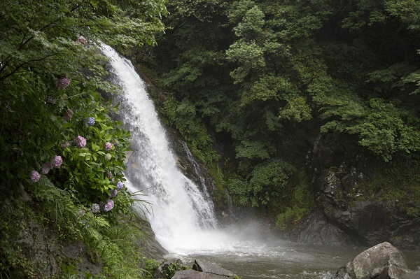 佐賀県「見帰りの滝」