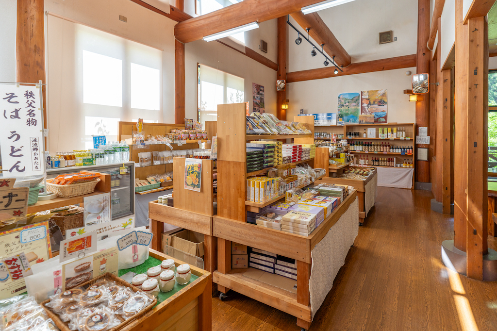 「郷路館」併設の売店