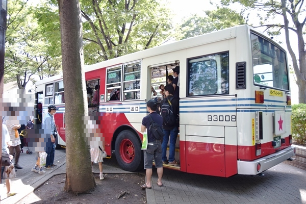 関東バスの「都内最後の三扉車バス」