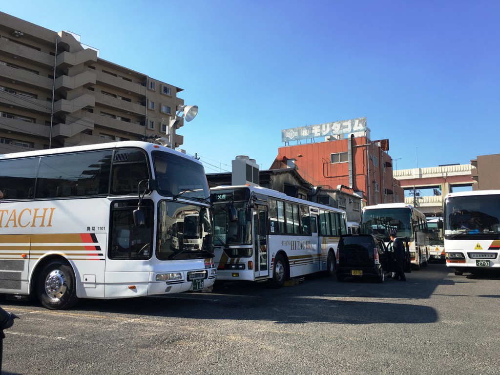 hitachi_bus_parking