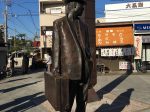 柴又駅前にある寅さんの銅像