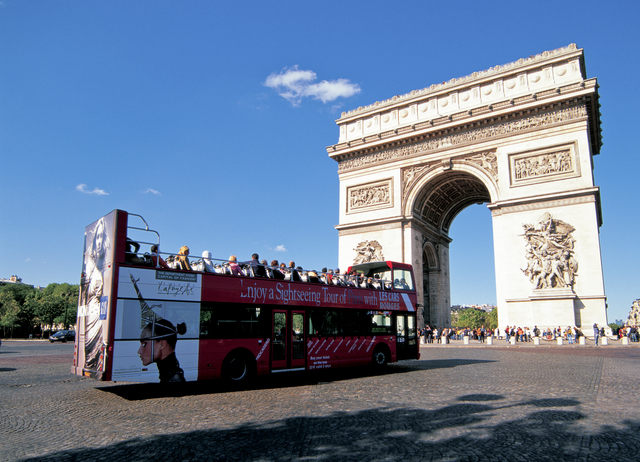 フランス・パリの定期観光バス「オープントップバス」はホントに便利なの？