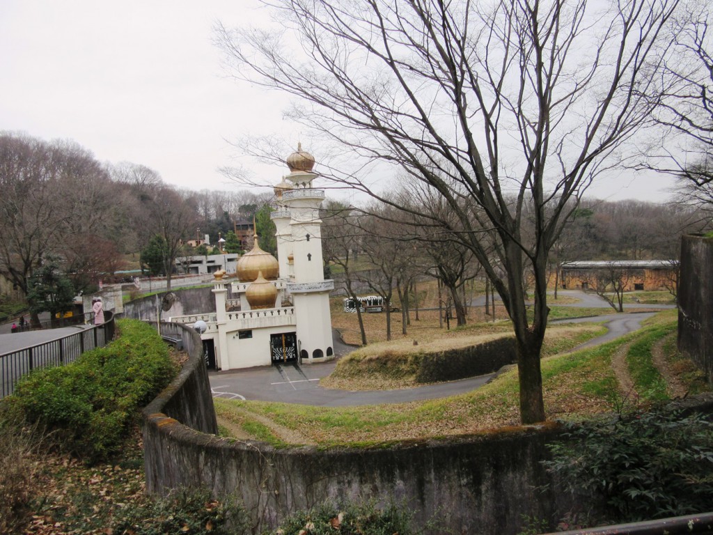 アフリカ園にあるライオンバス