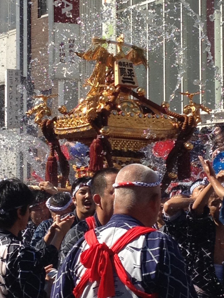 深川八幡祭りの様子