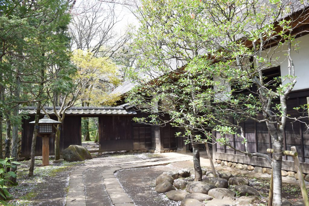 長屋門の外側アプロ―チ