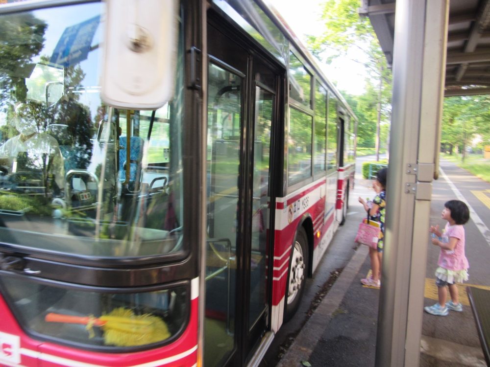 路線バスで駅まで帰る