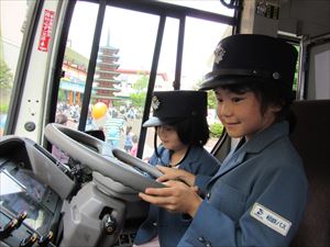 女の子用の制服、制帽