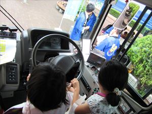 かなちゅうバスの運転席