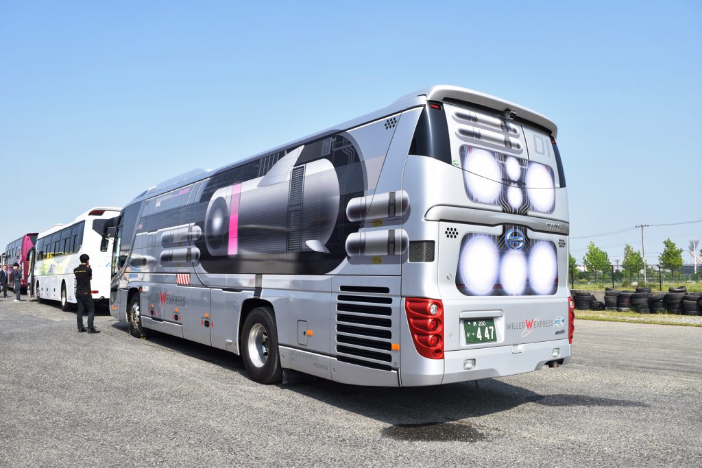 ウィラージャパンのアトラクションバス