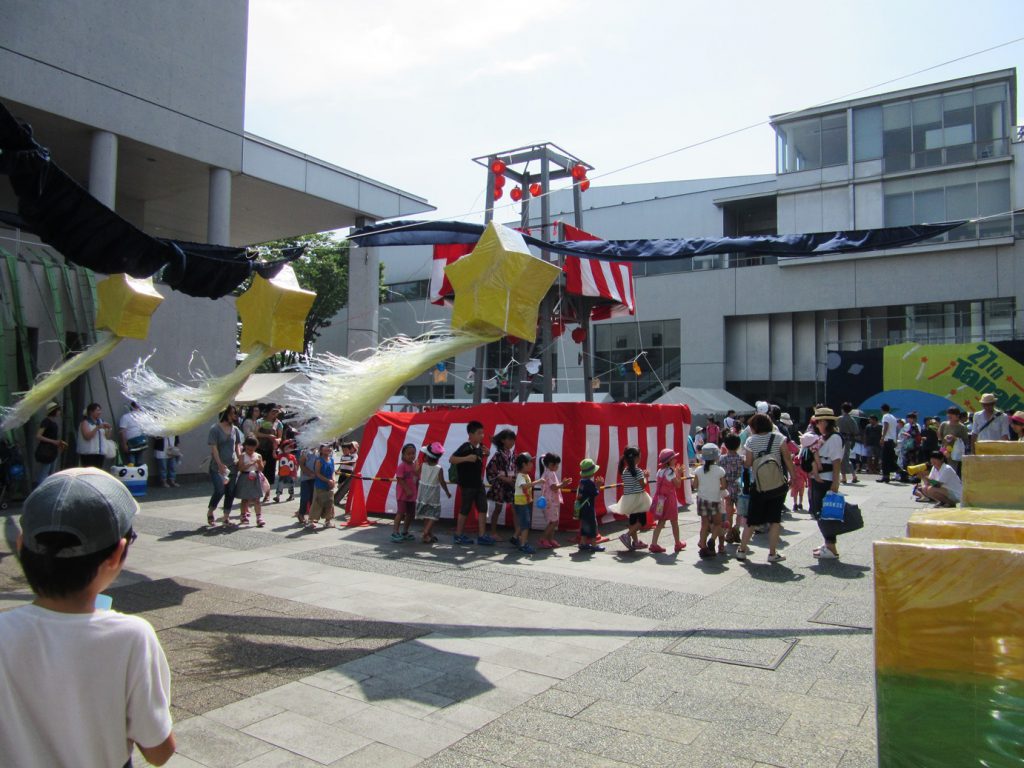 大学祭の会場へ