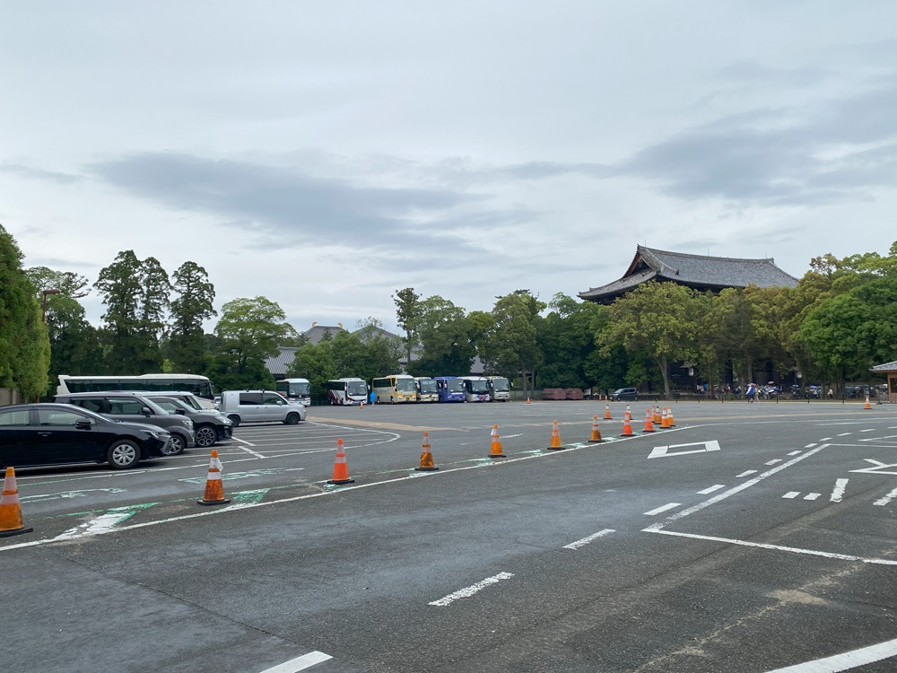 東大寺近くのバス駐車場