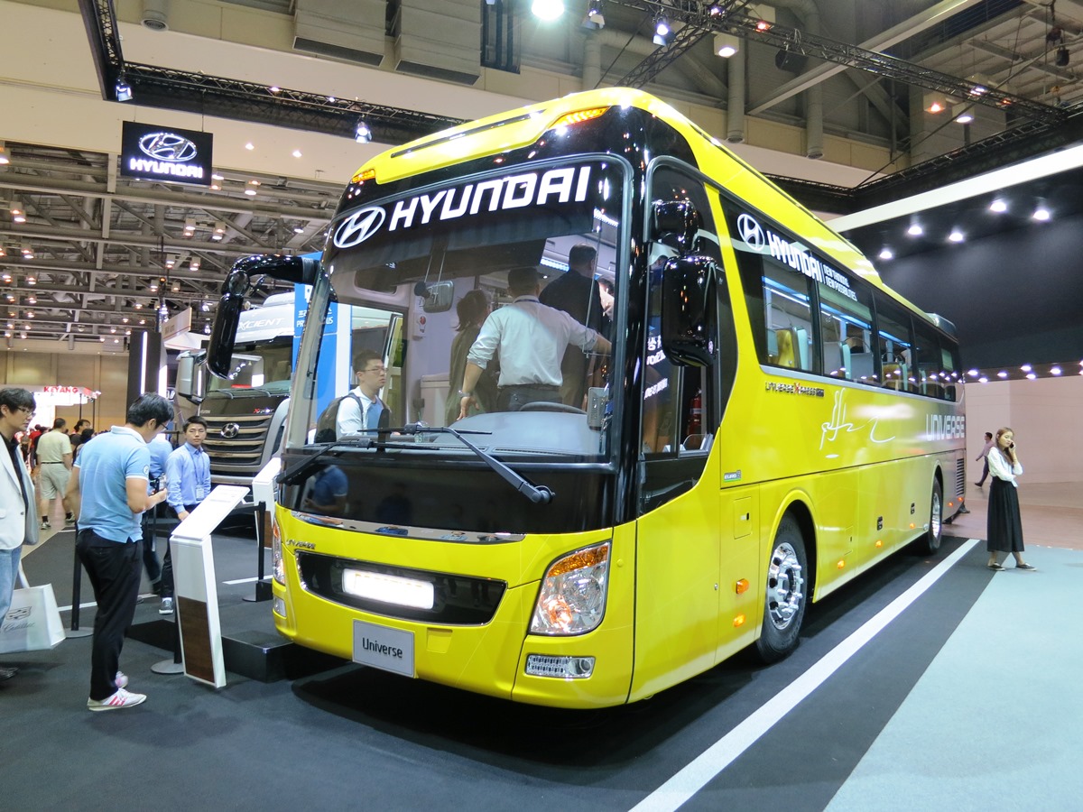 釜山国際モーターショーで展示された現代自動車のバス