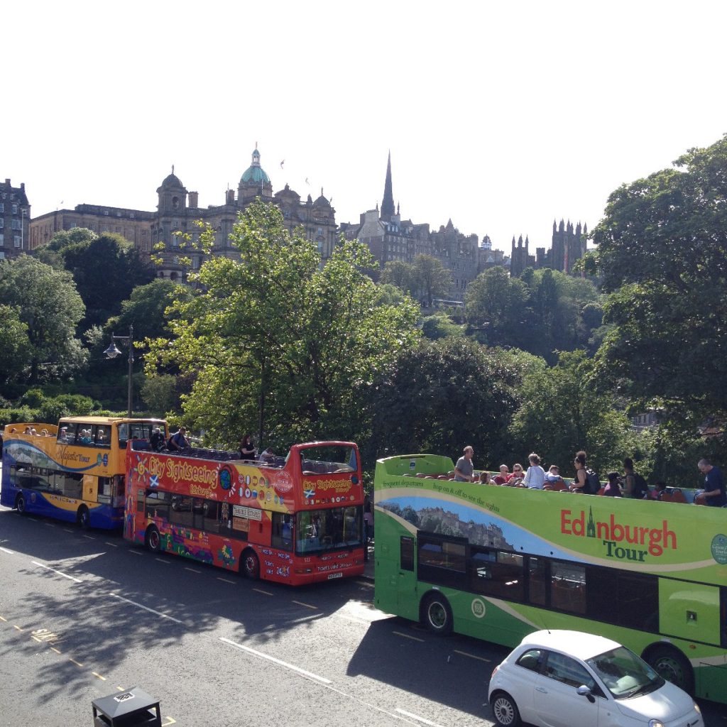 スコットランド観光局イチオシのバスツアーで巡るエディンバラ