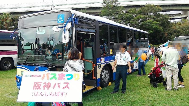 阪神タイガース仕様の阪神バス