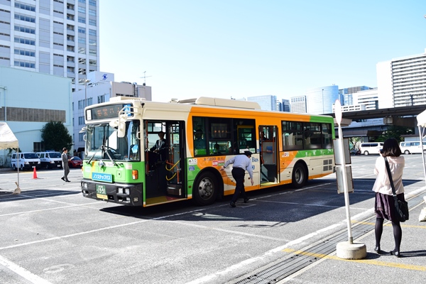 最寄りのバス停で停車し車内点検