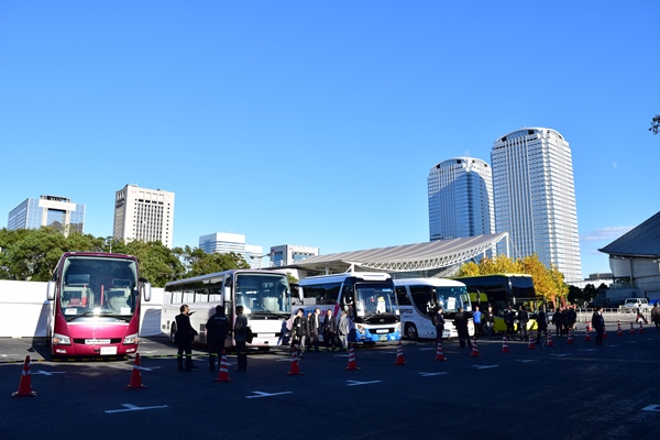 バステク首都圏に展示されたバス