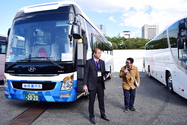 現代自動車の観光バスタイプ