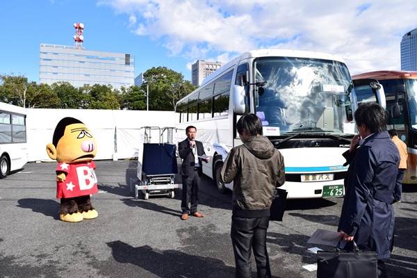 ルーフスポイラー付きのエアロエース