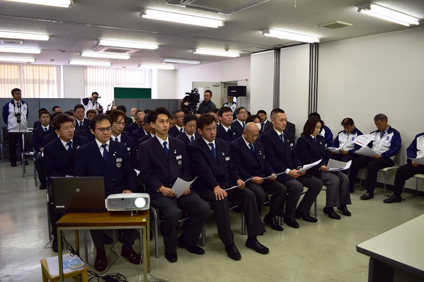 運転中は誤解を招かぬよう、目の届くところにスマホはおかない