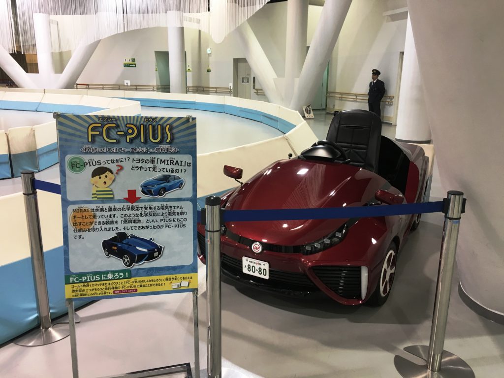 燃料電池車「FCPIUS」