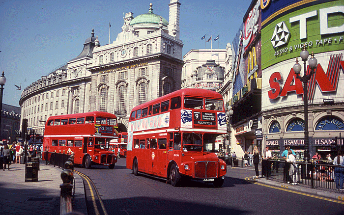 「ロンドンの顔」新型ルートマスターバス、すでに終焉！？