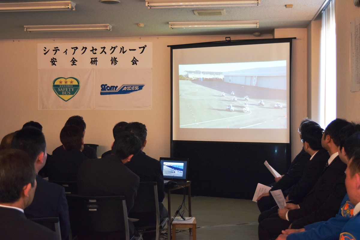 神奈川県警察本部・第一交通機動隊　白バイによるデモ走行ビデオ