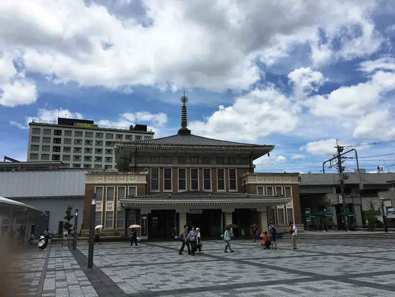 奈良駅を降りて観光案内所へ