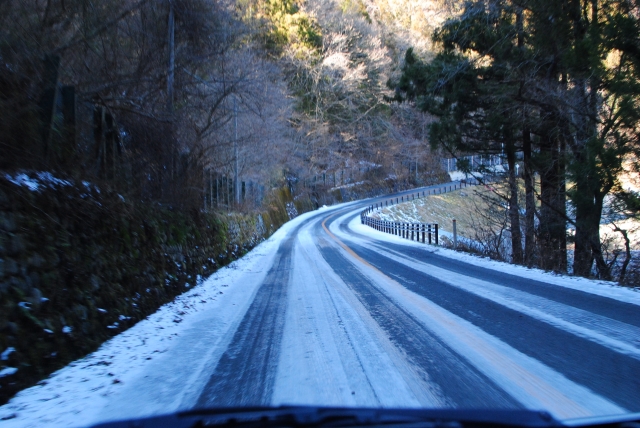 雪道はバスにとってやっかい