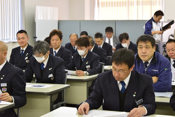 安全研修会に参加するドライバーさん