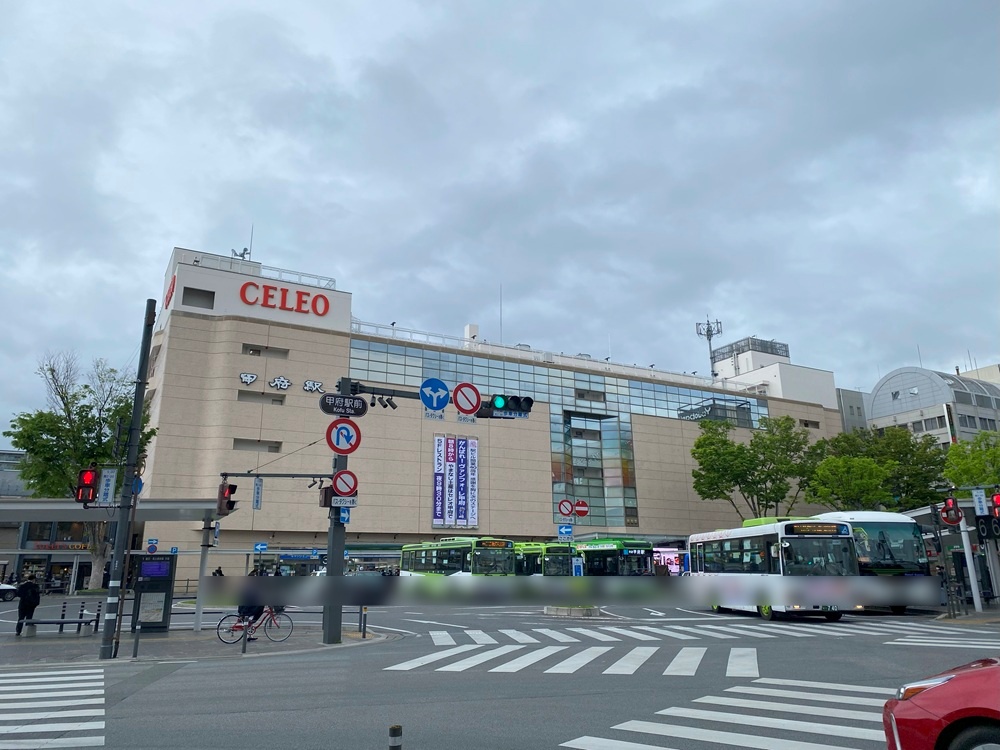 甲府駅前にある「セレオ」