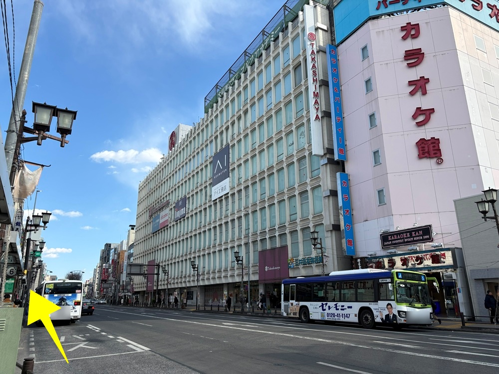 大宮高島屋を右手に見ながら真っすぐ進む