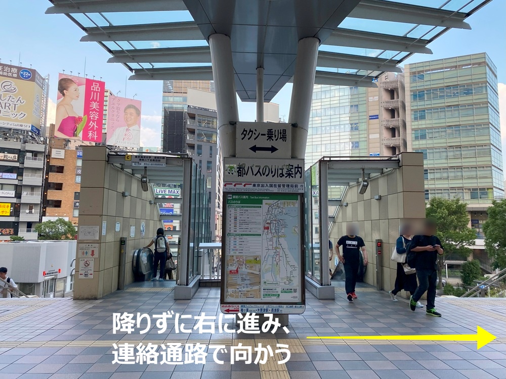 エレベーターを降りずに右へ進む