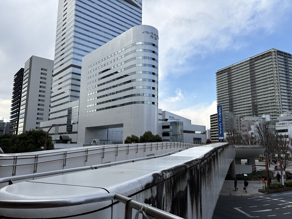 大宮ソニックシティ方面へ(向かって左手)