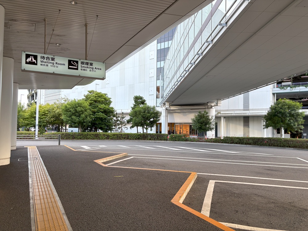 第3ターミナルの貸切バス乗り場に到着