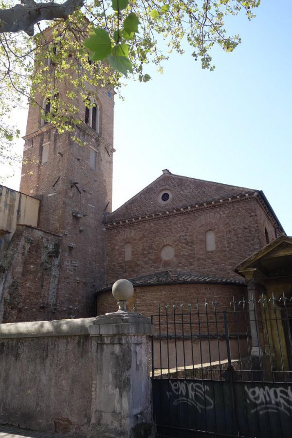 聖アニェーゼ・フオーリ・レ・ムーラ教会の裏側