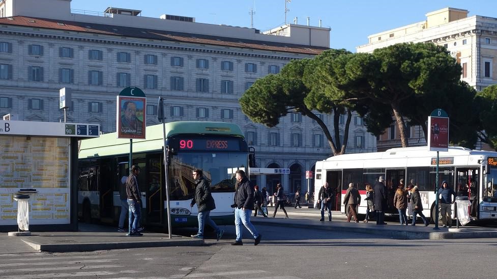 トロリーバスでローマの穴場観光