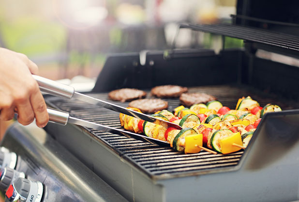 グルメな大人向けBBQ！究極の食材選びと酒造見学バスプラン