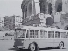 1936年コロッセオ横のトロリーバス